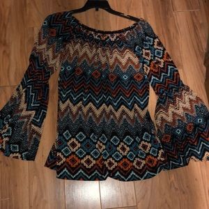 Can be worn on or off the shoulder shirt